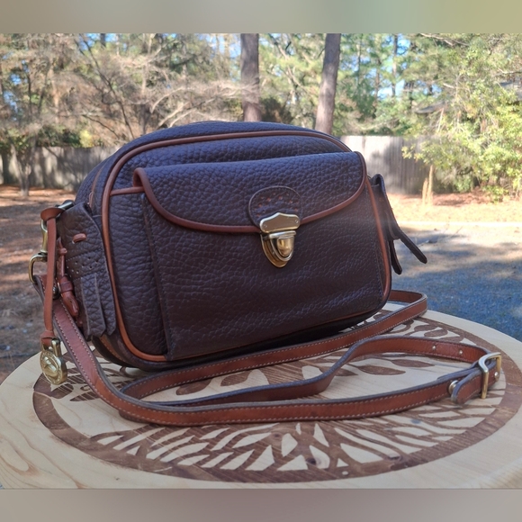 Vintage Dooney & Bourke Dark Brown AWL R45 Large Kilty Camera Crossbody Bag - Picture 10 of 10